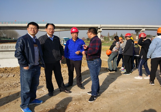安徽交通职业手艺学院师生前往路桥集团芜合三标项目观摩学习