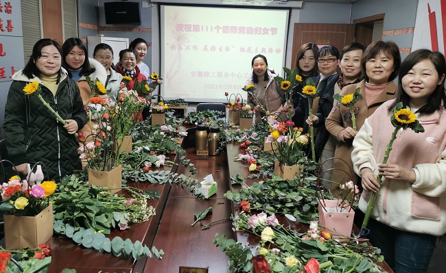 “快乐事情，，优美生涯”