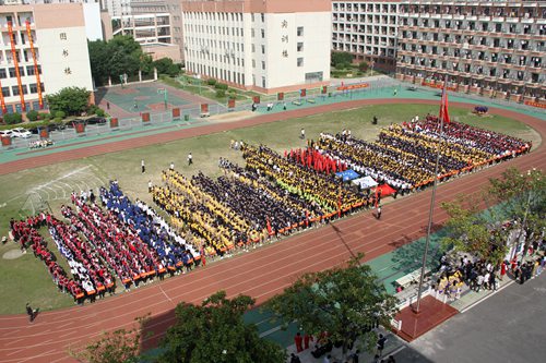 安徽365英国上市技师学院盛大举行2018年春季田径运动会