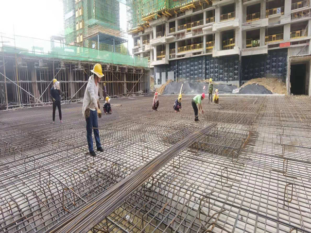 安徽一建劳动竞赛系列报道一：战高温 斗酷暑 保生产
