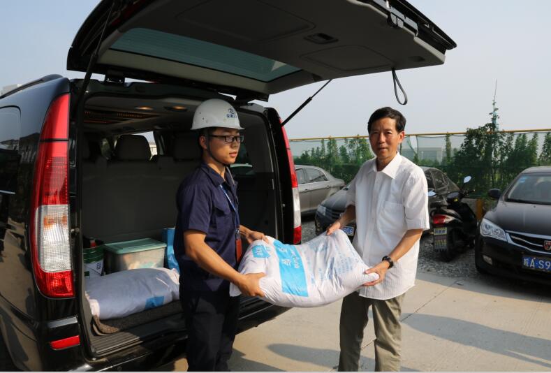 安徽三建公司向导深入一线“送清凉”