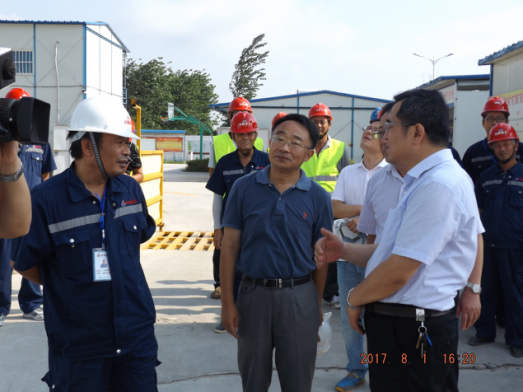 淮南市市长张孝成、市委副书记王崧一行莅临淮南市工人文化宫项目调研并慰问一线职工