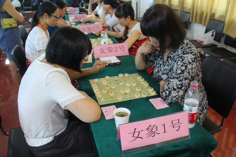 365英国上市举行职工象棋、围棋角逐