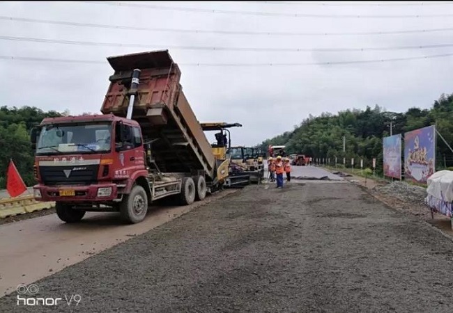向双节时代奋战在施工一线的路桥集团员工们致敬