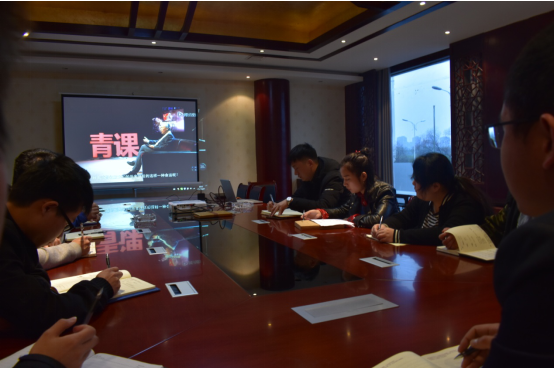 安建地产团委组织寓目《青年网络果真课》