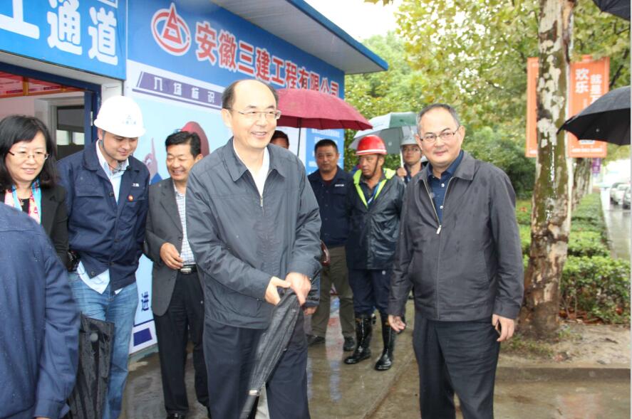 交通运输部总工程师周伟冒雨莅临安徽三建合肥百大项目调研督查农民工人为支付包管情形