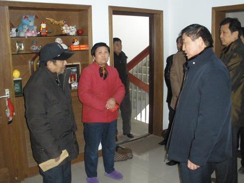 副总司理王礼义到建机公司送温暖