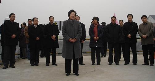 王秀芳慰问三建公司省总职工活动中心综合楼项目