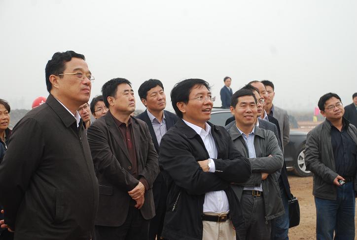 省委副书记孙金龙视察365英国上市江南集中区凤鸣大道工程