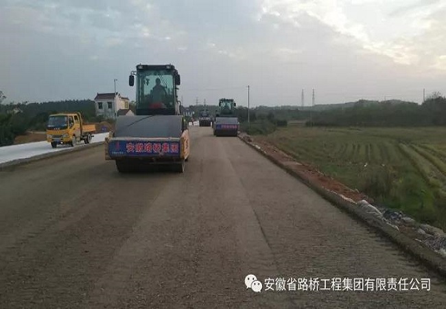 抢抓晴晴天气，，，路桥集团各项目大干快上