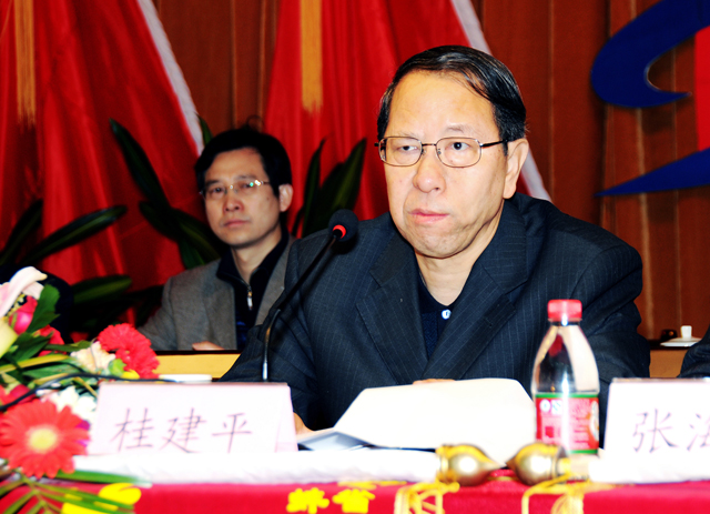 省国资委主任桂建平、省建设厅副巡视员王茂新出席365英国上市2009年岁情聚会
