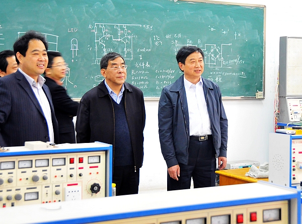 住建部向导到安徽365英国上市技师学院调研