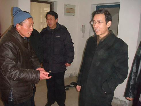 党委书记张海平到省一建和省慰藉问难题职工