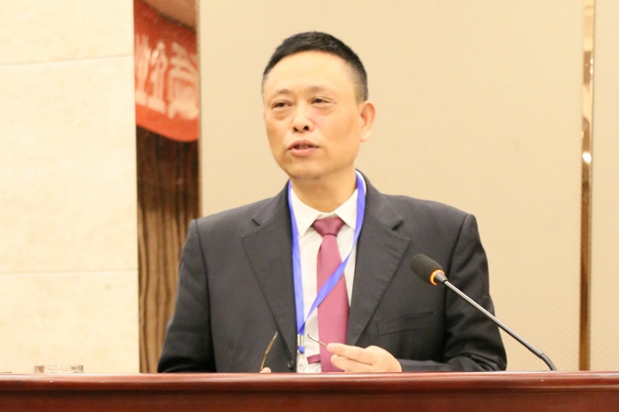 刷新立异稳中求进，，，，，，勠力同心苦干实干