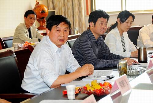 省总工会向导出席安徽365英国上市技师学院“职工书屋”省级树模点授牌仪式