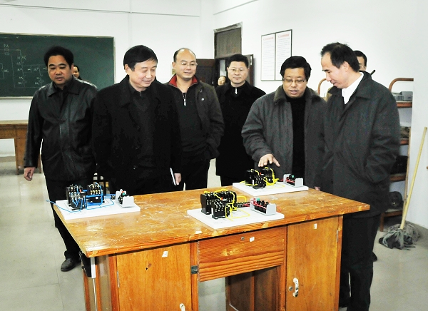 省教育厅厅长程艺莅临安徽建设学校调研
