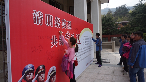 安徽路桥公司团委起劲组织开展青年自愿者服务活动