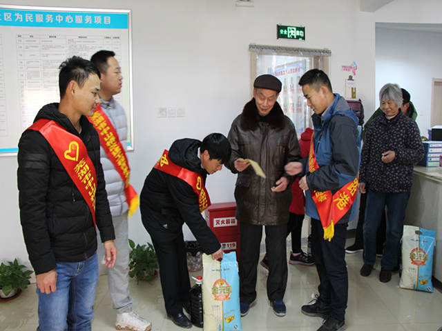 安徽路港芜湖市中山桥项目团支部开展“迎元旦、送温暖”慰问活动 