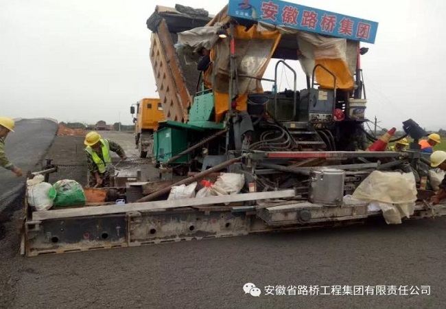 向双节时代奋战在施工一线的路桥集团员工们致敬