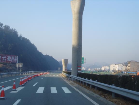 安徽路港绩黄06标圆满完成徽杭高速公路交织工程第一阶段的施工使命