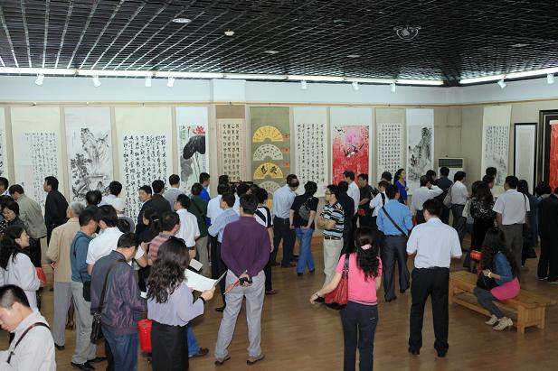 365英国上市职工字画摄影作品展暨历史成绩图片展盛大开幕