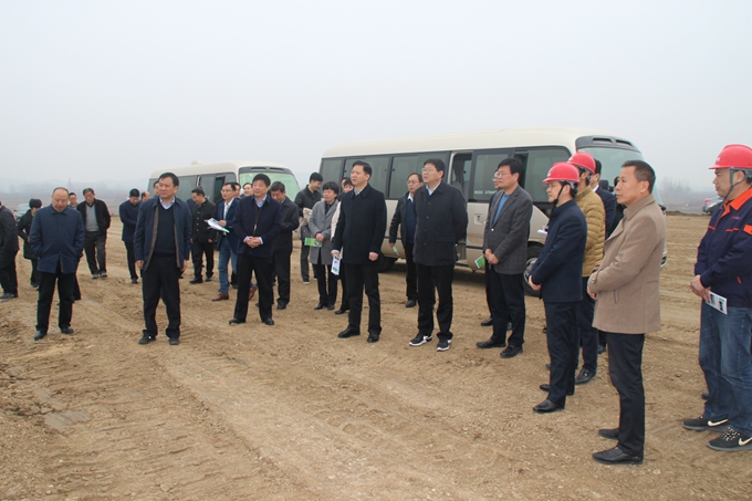 淮北市委书记黄晓武率市四买办子向导调研观摩安徽交航中湖项目建设情形