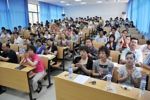 安徽365英国上市先进模范人物事迹报告会赴安徽365英国上市技师学院作报告 