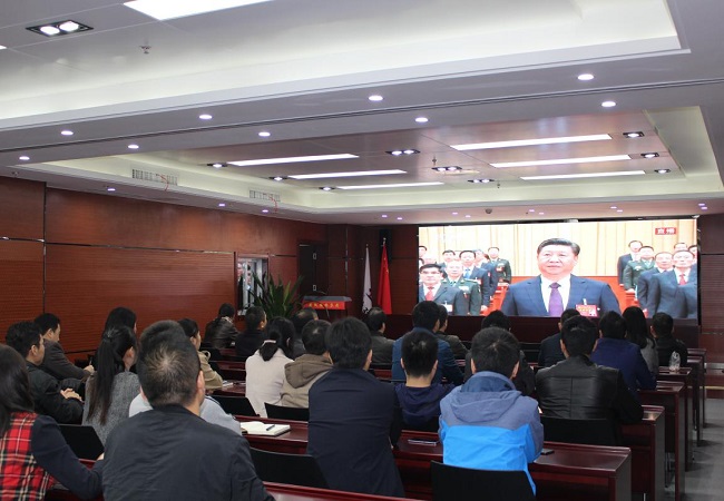 迅速掀起学习热潮，，，，路桥集团集中组织全体党员干部、职工群众收看党的十九大开幕式直播