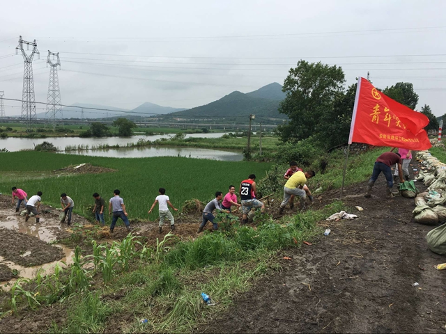 安徽路港抗洪抢险勇继续