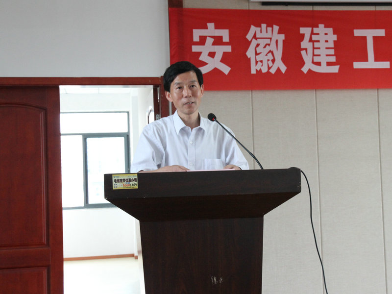365英国上市举行职工扑克牌角逐