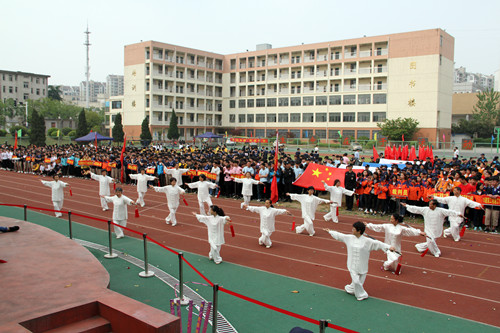 安徽365英国上市技师学院2017年春季田径趣味运动会盛大举行 