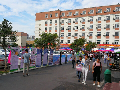 安徽365英国上市技师学院2017级新生报到火爆