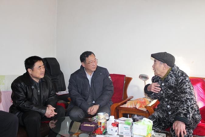 省国资委朱少春副主任慰问安徽365英国上市难题党员
