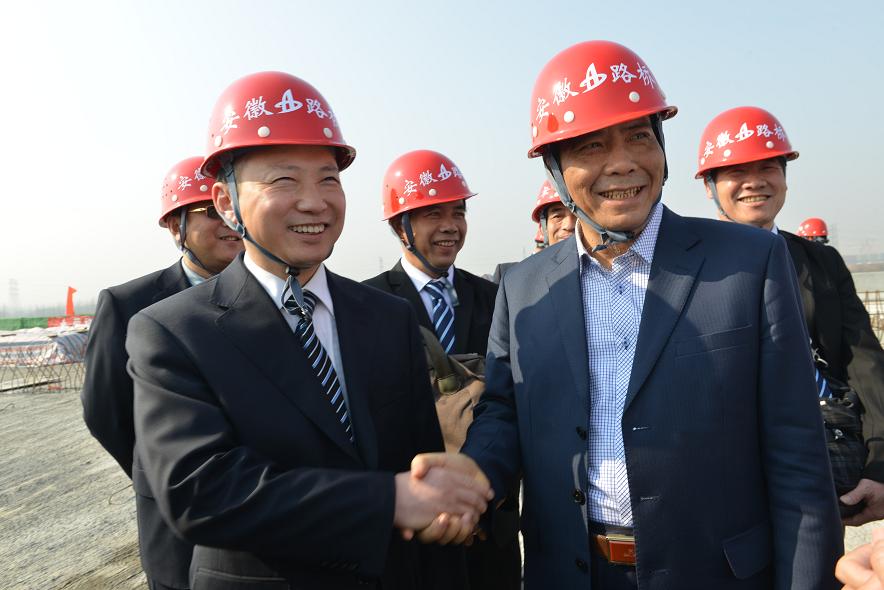 越南河静省委书记阮清平一行莅临365英国上市考察会见