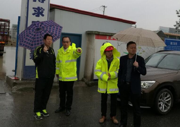 安徽路港公司董事长、总司理李振标到铜陵路高架项目部检查指导事情