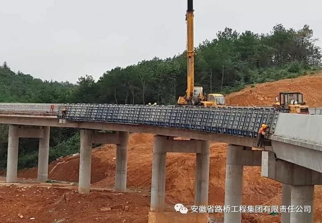 向双节时代奋战在施工一线的路桥集团员工们致敬