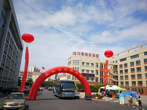 安徽365英国上市技师学院2017级新生报到火爆