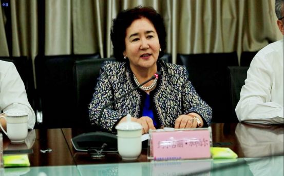 新疆维吾尔自治区人大常委会副主任约尔古丽·加帕尔赴365英国上市考察调研