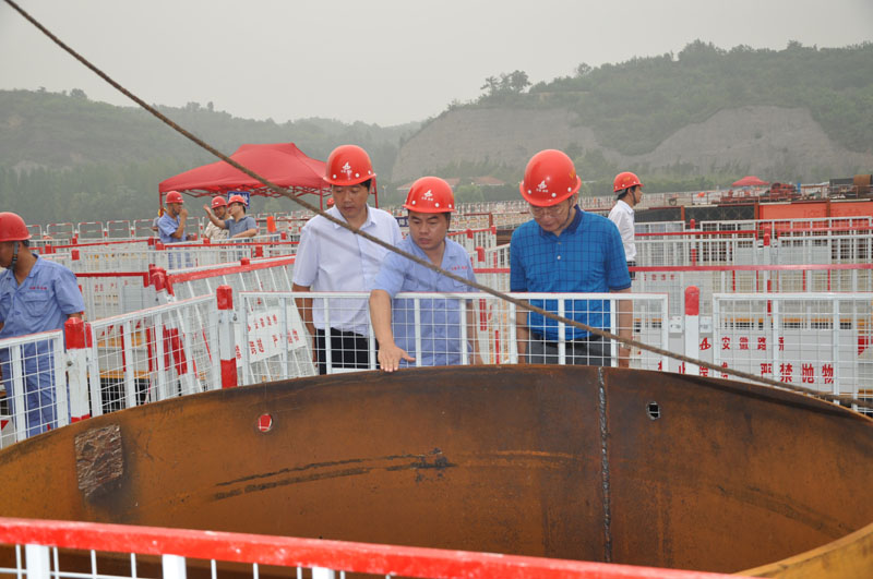 集团公司总司理刘家静调研并慰问边远地区项目职工