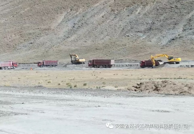 向双节时代奋战在施工一线的路桥集团员工们致敬