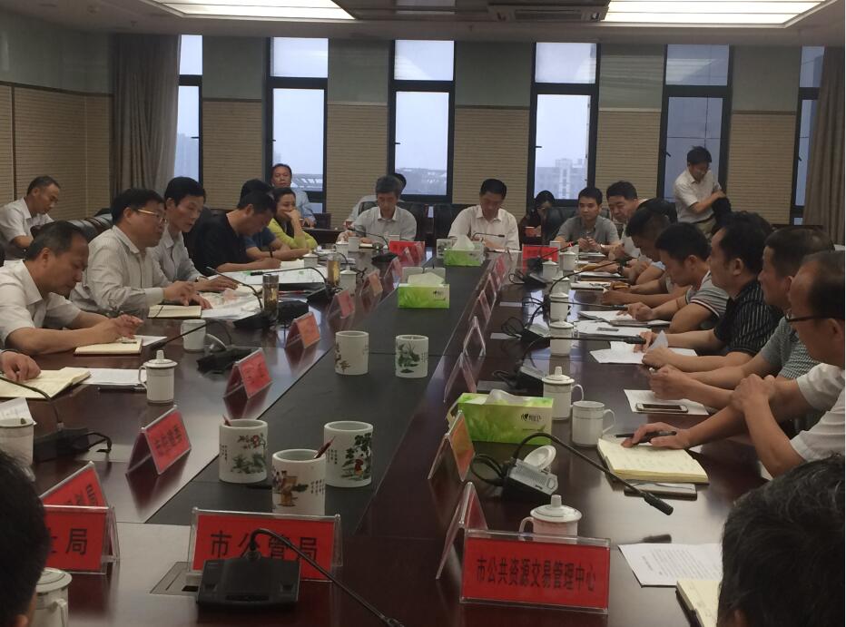 安徽三建公司董事长左登宏应邀加入宣都会修建企业座谈会