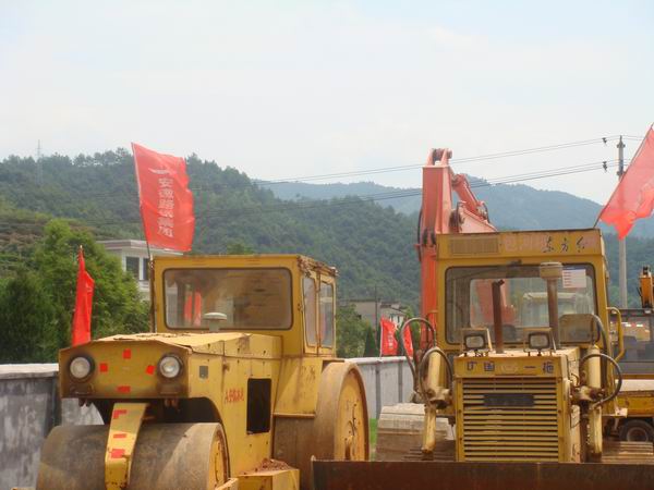 省路桥集团黄祁高速05标拌和站架设在全线率先完成