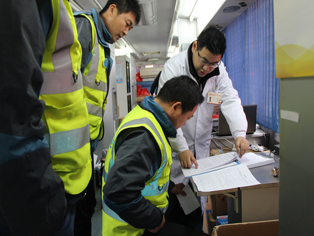 安徽路港芜湖市中山桥项目团支部组织开展无偿献血活动 