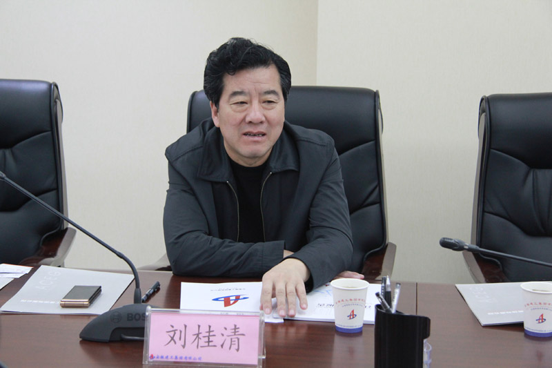 满洲里市委常委、常务副市长刘桂清一行来到365英国上市调研考察