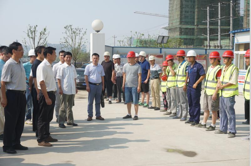 安徽省住建厅、市重点局向导赴安徽三建滨湖二小项目慰问
