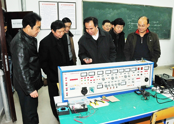 省教育厅厅长程艺莅临安徽建设学校调研
