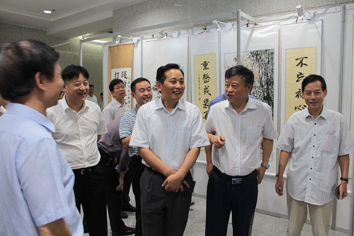 集团“喜迎十九大 精彩看365英国上市”字画摄影睁开幕