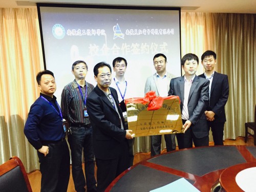 校企“攀亲”，，，，，，共建3D筑梦空间