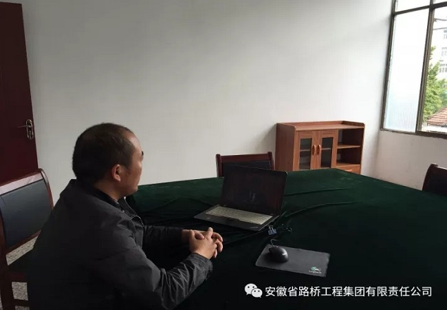 迅速掀起学习热潮，，，，路桥集团集中组织全体党员干部、职工群众收看党的十九大开幕式直播