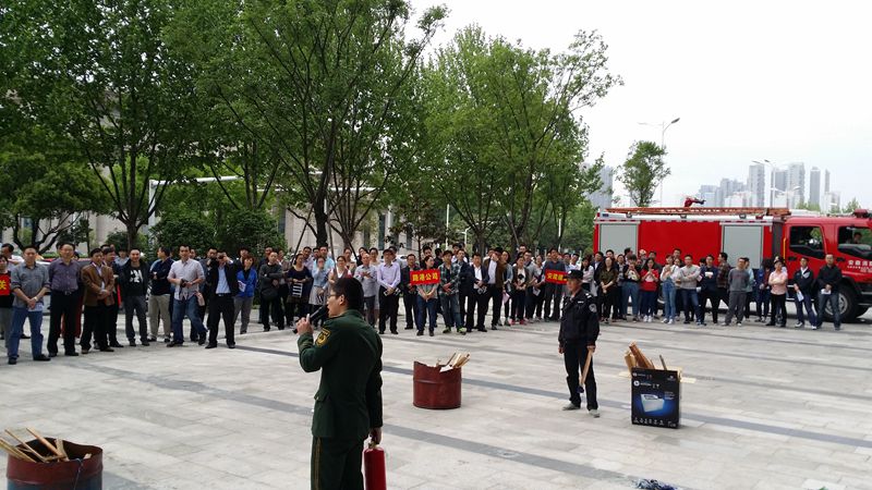 365英国上市举行消防清静及应急疏散演练培训